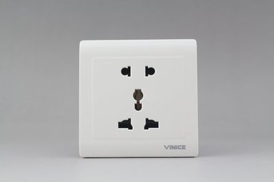 尚品多功能五孔插座 廠家直銷，工程與家裝的理想選擇